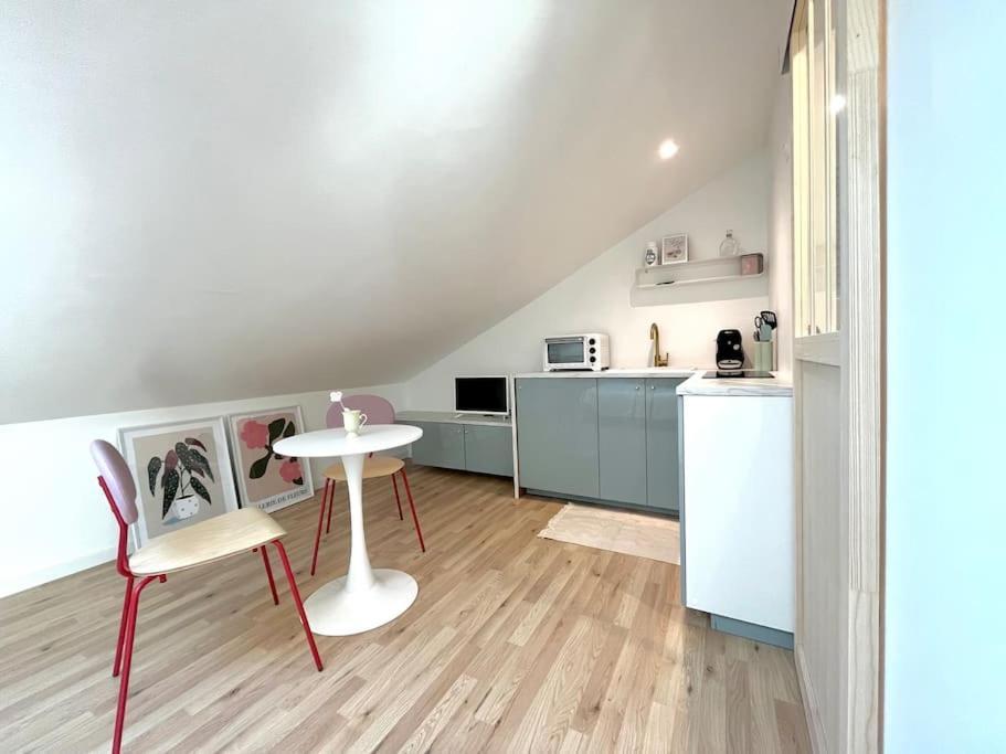 Studio Jade : Charmant Logement Place Clemenceau Apartment Pau Exterior photo