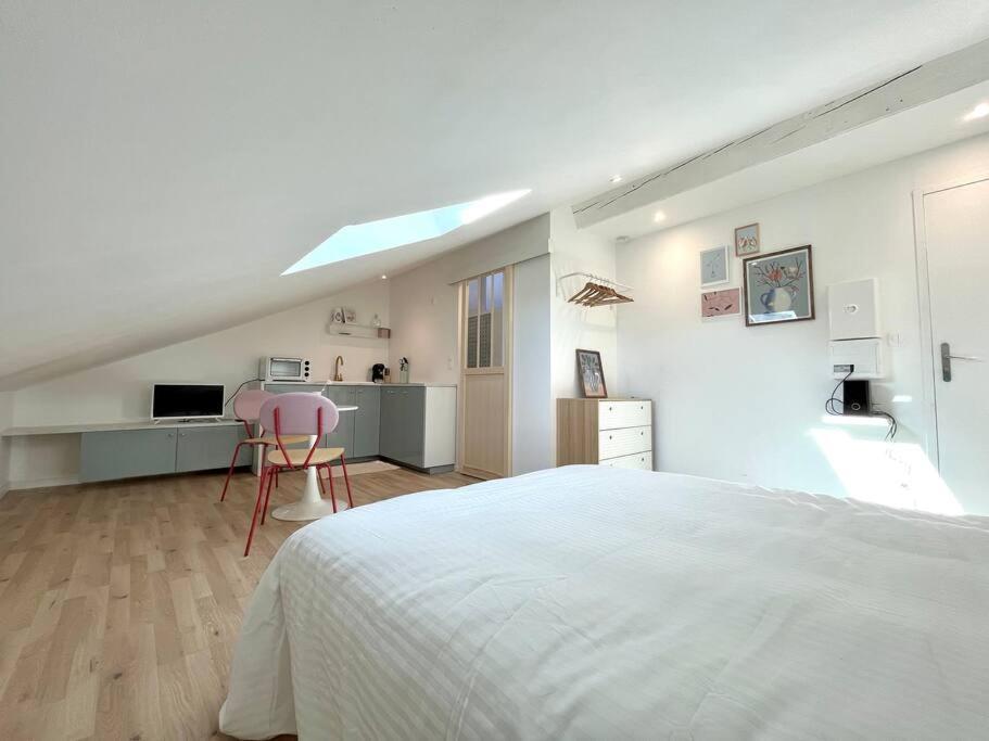 Studio Jade : Charmant Logement Place Clemenceau Apartment Pau Exterior photo