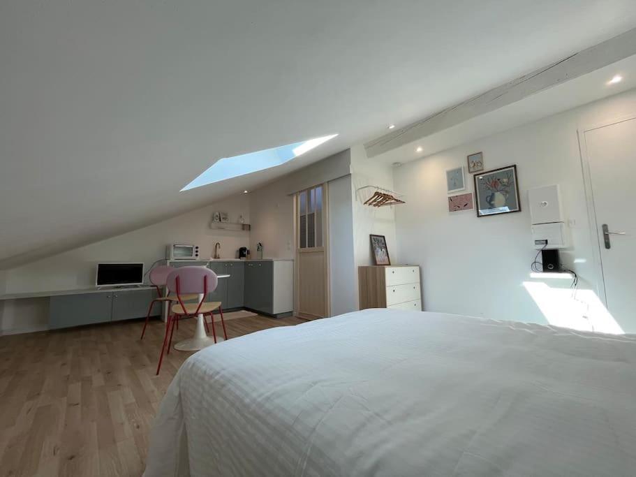 Studio Jade : Charmant Logement Place Clemenceau Apartment Pau Exterior photo