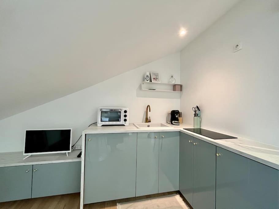 Studio Jade : Charmant Logement Place Clemenceau Apartment Pau Exterior photo